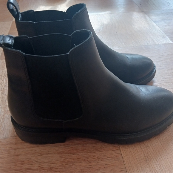 Steve Madden Leopold Chelsea Boots - Picture 4 of 5